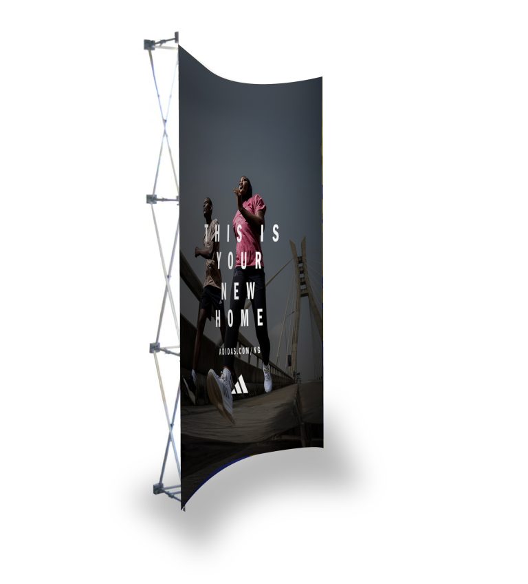 Curved Bannerwall 1.45 x 2.25m, Supplied Complete